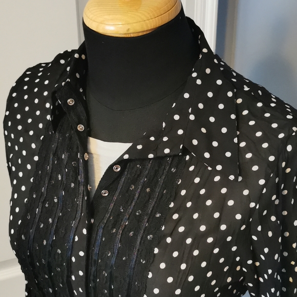 Host pick - 2/$30 top - Picture 2 of 3